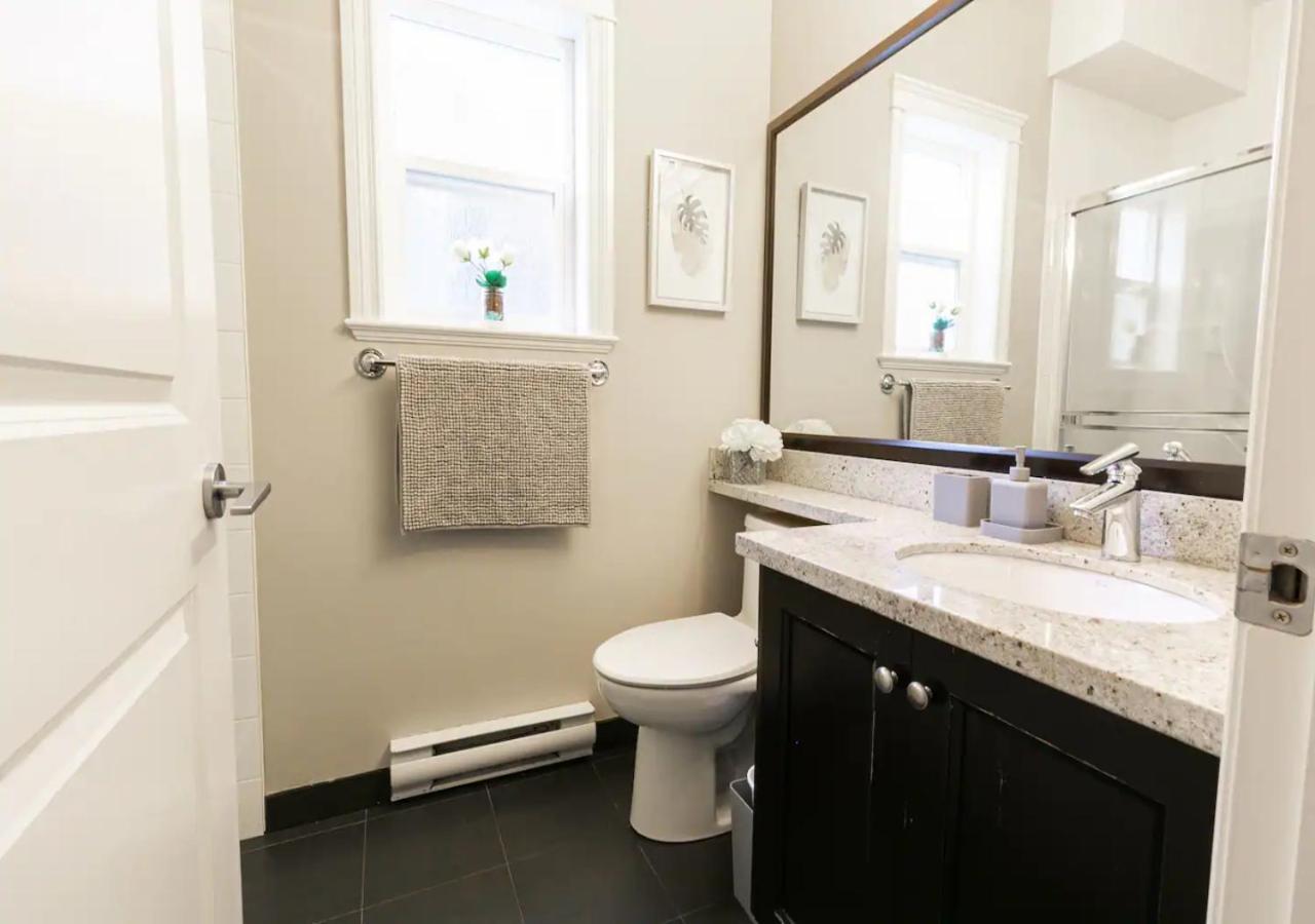 Bellamy Manor Large Home With 5Beds! In Langford Виктория Екстериор снимка