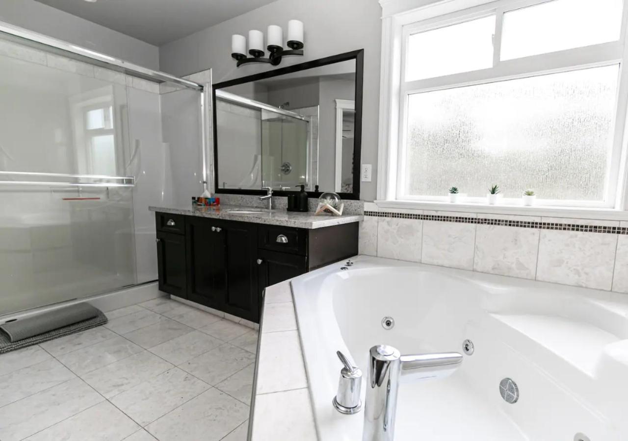 Bellamy Manor Large Home With 5Beds! In Langford Виктория Екстериор снимка